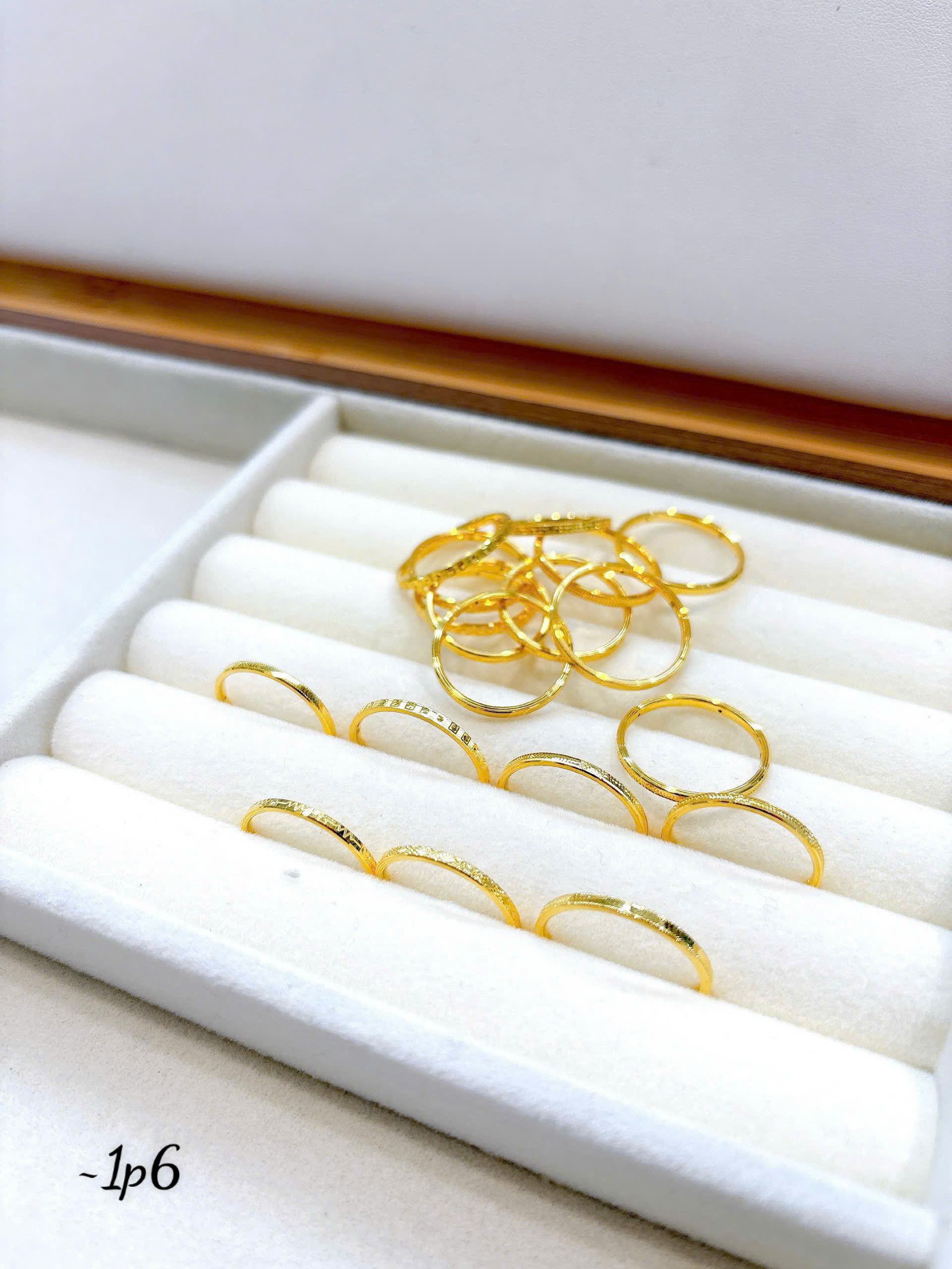 z7518651036169_0905d2bfec9b17af186674e7b6fcbd4f